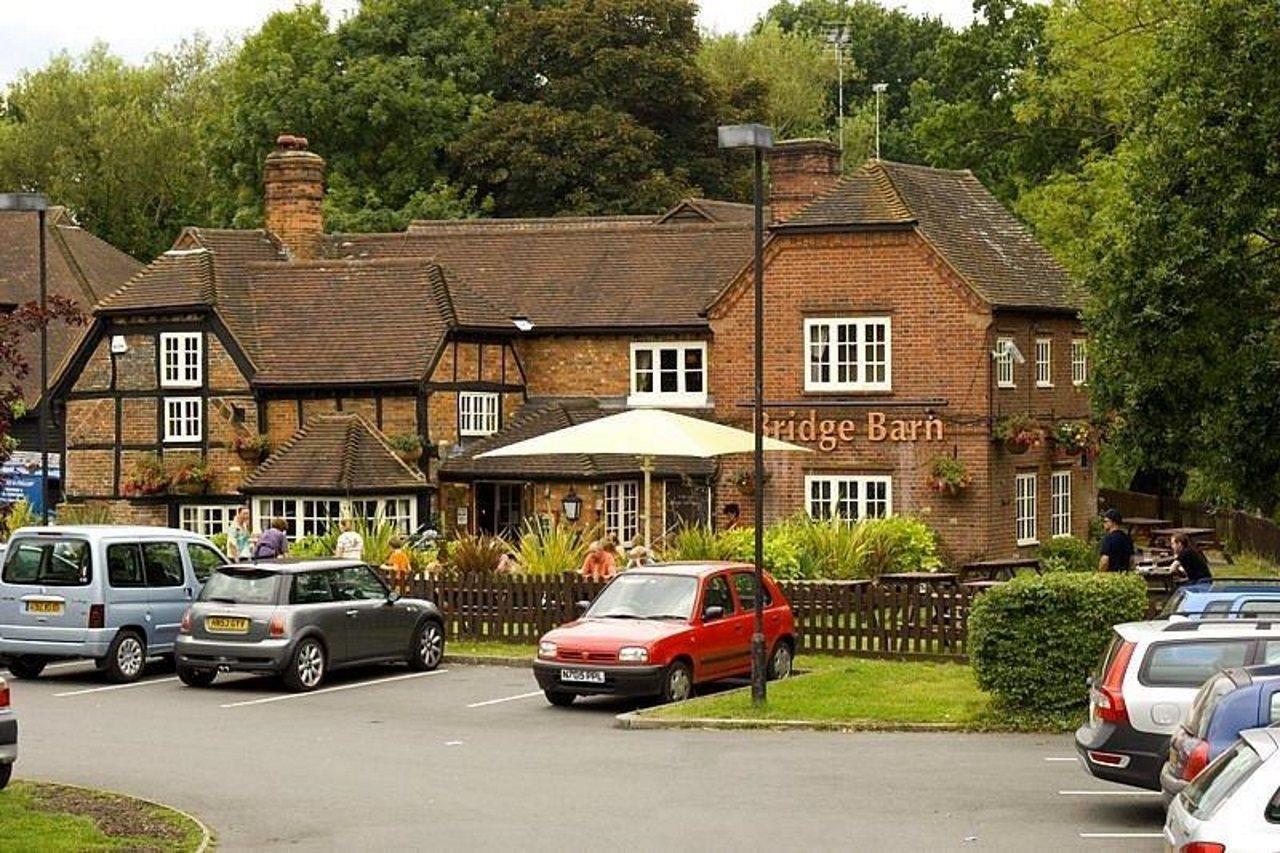 Premier Inn Woking West - A324 Экстерьер фото