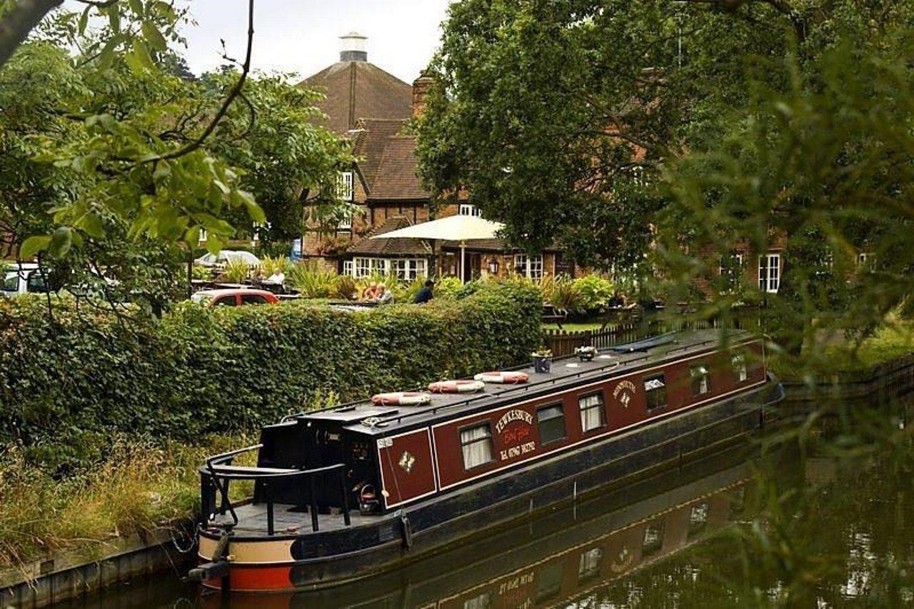 Premier Inn Woking West - A324 Экстерьер фото